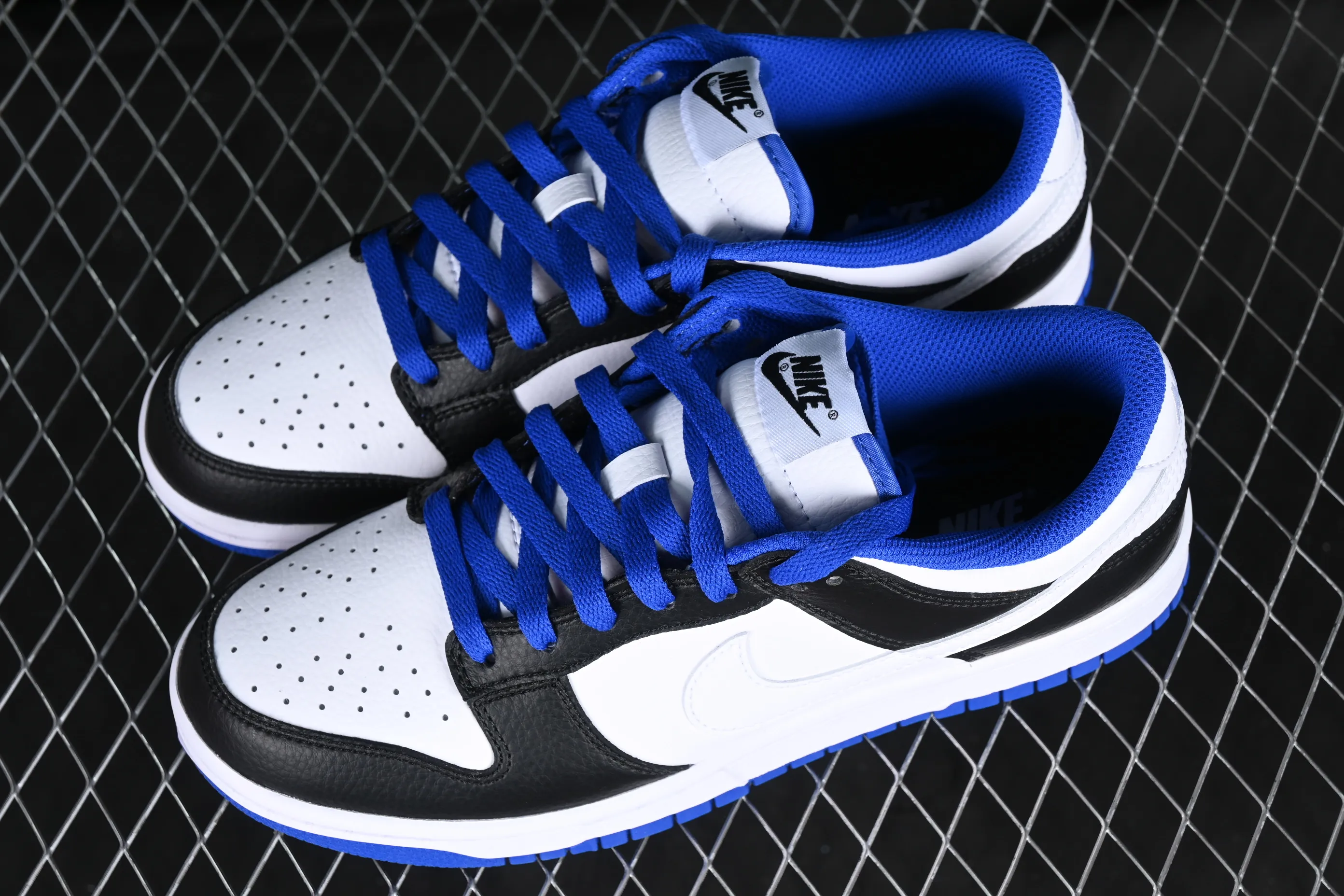 All Categories Nk SB Dunk Series Nk SB Dunk Low Low-top Sneakers Cost-Effective Edition Nk Dunk Low Black and White Blue Panda SB Smashed Backboard Fashion Casual Sneakers FD9064-110